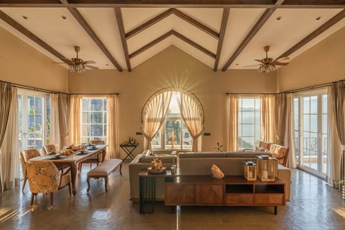 EKAM @ ILIKA W/ Heated Infinity Pool And Jacuzzi – 5 bedroom villa in Kasauli, Himachal Pradesh