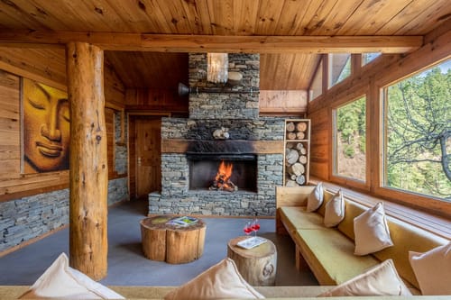 Silvana | Pet-friendly 3-Bedroom Retreat With Attic, Sauna & Garden Near Haku Temple – 3 bedroom villa in Shimla, Himachal Pradesh