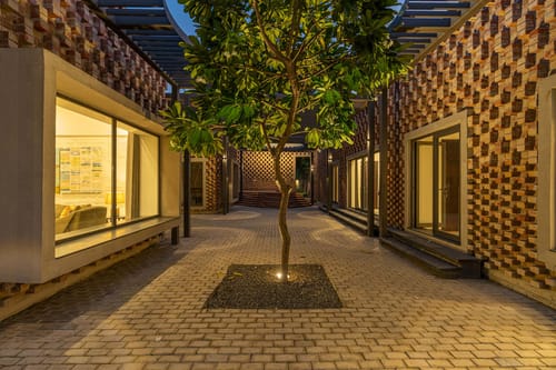 The Brick house w/ Outdoor Pool – 4 bedroom villa in Delhi-ncr, Delhi