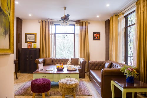 Kasauli Woods Cottage | Hillside 3-BHK Retreat With Outdoor Lounge, Balcony & Scenic Views – 3 bedroom villa in Kasauli, Himachal Pradesh