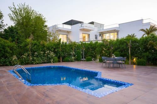AdhiVa Retreat | 5-BHK Farmhouse with Private Pool, Bar & Lush Garden – 5 bedroom villa in Delhi-ncr, Haryana