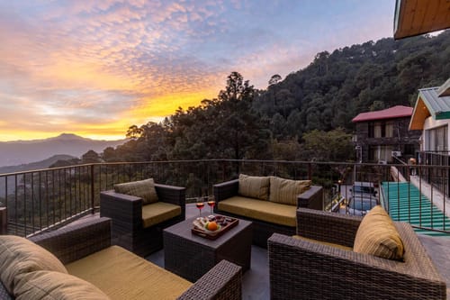 Thelma & Louise  W/ Outdoor Jacuzzi – 6 bedroom villa in Kasauli, Himachal Pradesh
