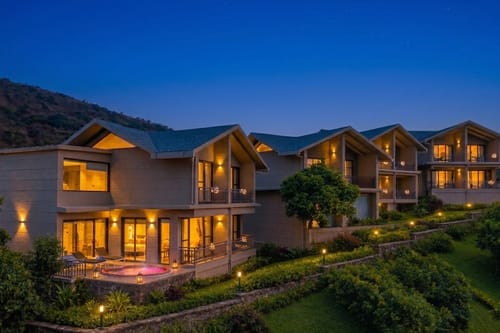 Emperior Suite w/ Valley View & Jacuzzi @ Vee Resort – 2 bedroom villa in Mahabaleshwar, Maharashtra