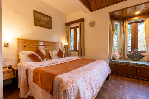 The Hive Cottage | Serene 9-Rooms Hillside Resort With Suites, Restaurant, & Outdoor Seating | Ample Parking – 9 bedroom villa in Nainital, Uttarakhand