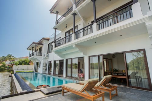 Villa Fleuve | 6-BHK Getaway By the River With Infinity Pool, Lift & Bar Lounge – 6 bedroom villa in North Goa, Goa