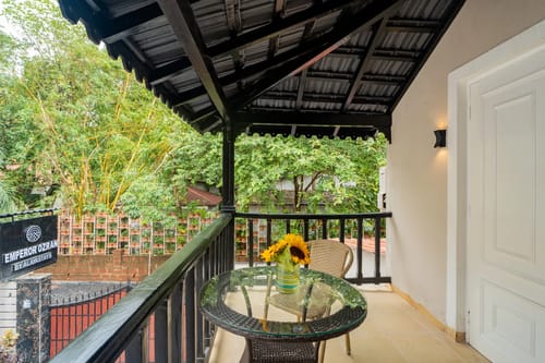Emperor Ozran | 2-BHK Retreat With Balconies, Restaurant & Bar – 2 bedroom villa in North Goa, Goa