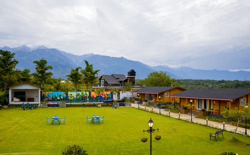 Esh Cottages Moss | Hilltop 2-BHK Retreat with Open-air Jacuzzi, Shared Garden, Pool & Cosy Lounge – 2 bedroom villa in Palampur, Himachal Pradesh