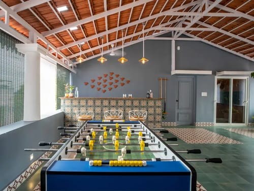 BluDoor | Exquisite Pet-friendly 5-BHK Villa With Private Pool, Lift & Entertainment Lounge Near Vagator Beach – 5 bedroom villa in North Goa, Goa