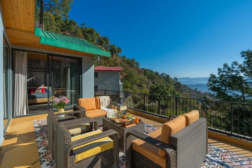 Thelma & Louise  W/ Outdoor Jacuzzi – 6 bedroom villa in Kasauli, Himachal Pradesh