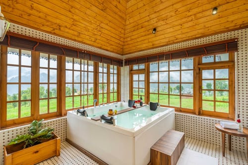 The Oakridge W/ Jacuzzi – 4 bedroom villa in Chamba, Himachal Pradesh