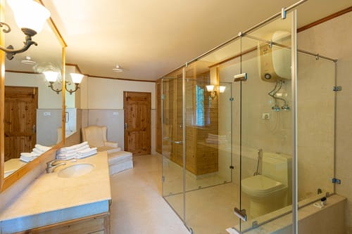 3 Luxury Rooms @ The Imperial Estate – 3 bedroom villa in Manali, Himachal Pradesh