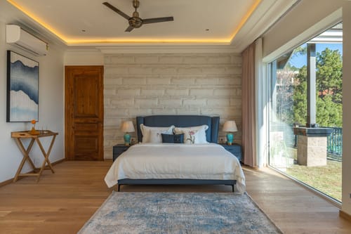 Chestnut Manor W/ Sky Jacuzzi & Steam Room
– 6 bedroom villa in Kasauli, Himachal Pradesh