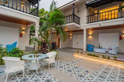 Emperor Ozran | 2-BHK Retreat With Balconies, Restaurant & Bar – 2 bedroom villa in North Goa, Goa