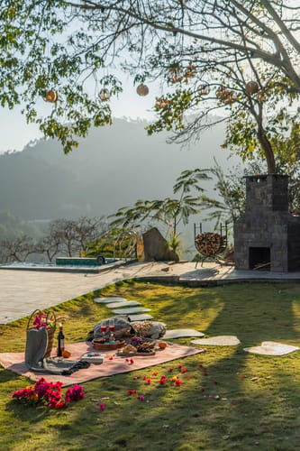 ILIKA W Heated Infinity Pool and Jacuzzi – 8 bedroom villa in Kasauli, Himachal Pradesh