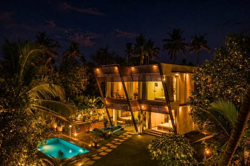 Glass River Retreat | 4-BHK Riverside Getaway with Private Pool, Lakeside Sit-Out & Lounge Area Near Aluva Railway & Metro Station – 4 bedroom villa in Kochi, Kerala