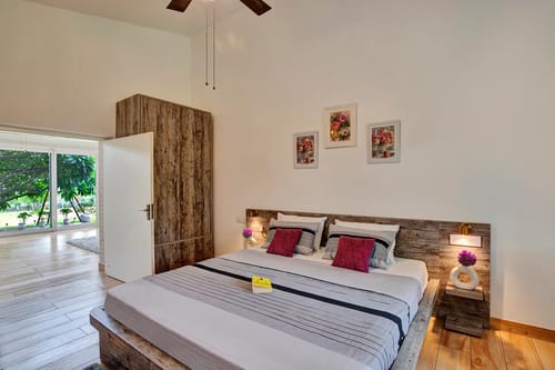 Idyllic Farmhouse - A Glasshouse w/ Outdoor Pool – 3 bedroom villa in Delhi-ncr, Haryana