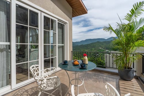 Amaya W/ Heated Outdoor Pool – 3 bedroom villa in Kasauli, Himachal Pradesh