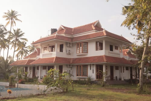 Palliath House |3 BHK With, Living Lounge, Patio, Shared Lawn and 3 Natural Ponds | Near Andhakaranazhi Beach – 3 bedroom villa in Alappuzha, Kerala