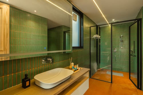 The Kasa w/ Infinity Pool & Home Theatre – 5 bedroom villa in Kasauli, Himachal Pradesh