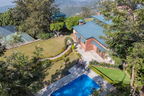 Horizon W/ Outdoor Pool – 4 bedroom villa in Kasauli, Himachal Pradesh