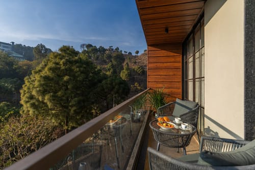 The Kasa w/ Infinity Pool & Home Theatre – 5 bedroom villa in Kasauli, Himachal Pradesh