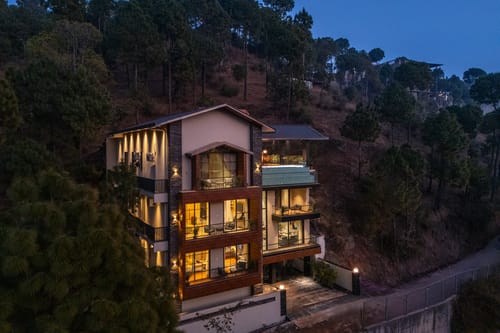 The Kasa w/ Infinity Pool & Home Theatre – 5 bedroom villa in Kasauli, Himachal Pradesh
