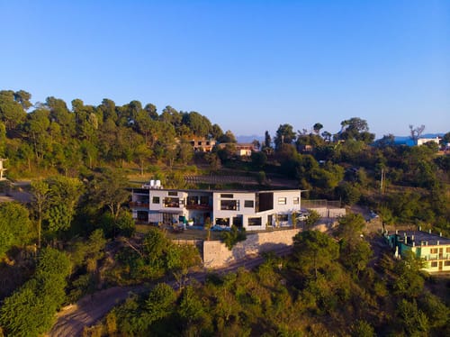Sukh @ Nivriti W/ Heated Outdoor Pool – 3 bedroom villa in Kasauli, Himachal Pradesh