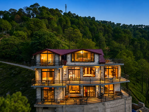 Kosh Villa | 5-BHK Villa With Rooftop Terrace, Pool Table & Mountain Views – 5 bedroom villa in Kasauli, Himachal Pradesh