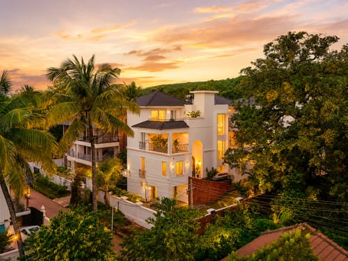 Purple Coral | Luxe 5-BHK Villa With Two Private Pools & Lift Near Chapora Fort – 5 bedroom villa in North Goa, Goa