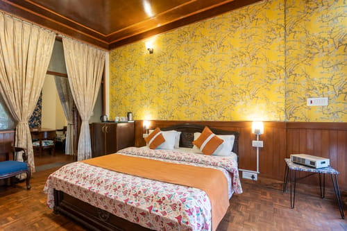 The Hive Cottage | Serene 9-Rooms Hillside Resort With Suites, Restaurant, & Outdoor Seating | Ample Parking – 9 bedroom villa in Nainital, Uttarakhand