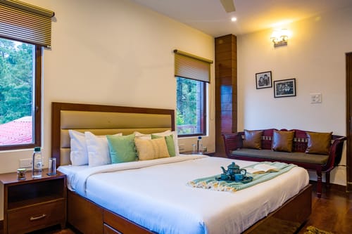 Kasauli Woods Cottage | Hillside 3-BHK Retreat With Outdoor Lounge, Balcony & Scenic Views – 3 bedroom villa in Kasauli, Himachal Pradesh
