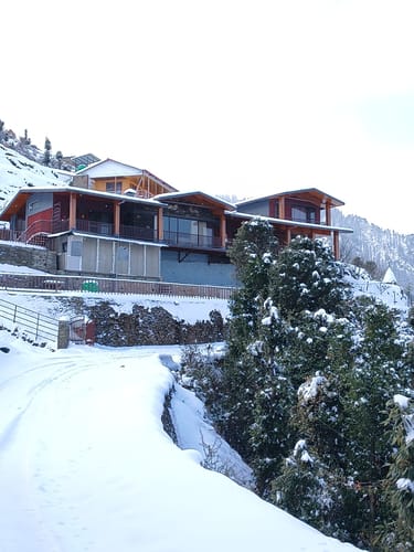 The Rhodoville – 3 bedroom villa in Kanatal, Uttarakhand