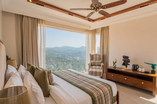 The Royce Daisy | Ultra-Luxe 4-BHK Villa With Private Pool, Jacuzzi, Steam Room & 360° Hill Views – 4 bedroom villa in Kasauli, Himachal Pradesh