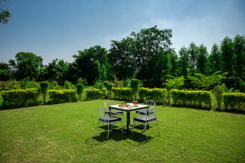 Raas Stays | 4-BHK Retreat With Private Pool, Gardens, Lounge Cum Bar & Scenic Aravali Views – 4 bedroom villa in Udaipur, Rajasthan