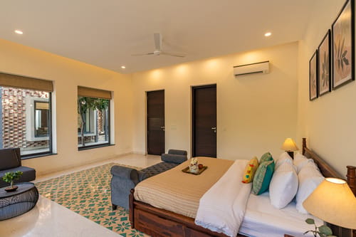 The Brick house w/ Outdoor Pool – 4 bedroom villa in Delhi-ncr, Delhi