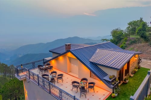Konifer Wild Fern | Hilltop 2-BHK Retreat with Scenic Views, Shared Garden & Outdoor Seating Space – 2 bedroom villa in Kasauli, Himachal Pradesh