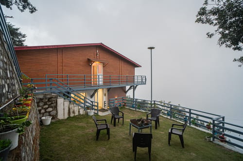 The Urban Escape Nirvana | 1 Premium Room With Hill Views – 1 bedroom villa in Bhimtal, Uttarakhand