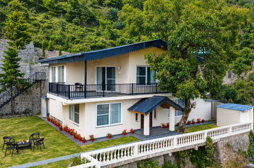 Twin Chalets | 4-BHK  Pet-friendly Escape With Valley-facing lawn, Terrace & 2 Living Rooms – 4 bedroom villa in Nainital, Uttarakhand