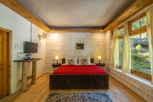 Breezy Banks – 6 bedroom villa in Tirthan Valley, Himachal Pradesh