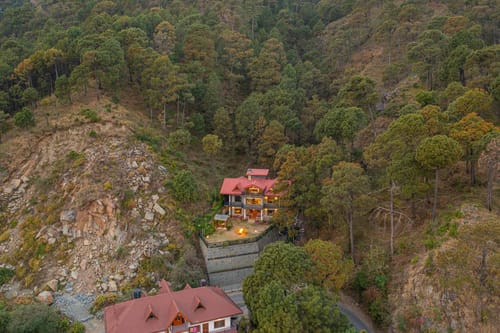 Floradale w/ Jacuzzi & Wood-Fire Pizza – 5 bedroom villa in Kasauli, Himachal Pradesh