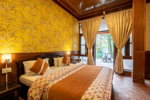 The Hive Cottage | Serene 9-Rooms Hillside Resort With Suites, Restaurant, & Outdoor Seating | Ample Parking – 9 bedroom villa in Nainital, Uttarakhand