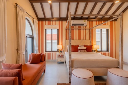 Villa Paraíso | Luxe Pet-friendly 4-BHK Villa With Pvt Pool, Bar, Lift & Scenic Hill Vistas – 4 bedroom villa in North Goa, Goa