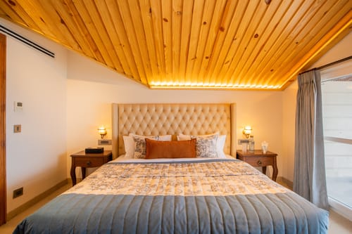 The Royce Orchid | Pet-friendly 4-BHK Hilltop Villa With Jacuzzi, Steam Room, Private Pool & 360° Hill Views – 4 bedroom villa in Kasauli, Himachal Pradesh