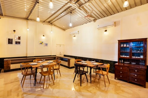 Mandovar Mountain Valley Retreat | 4 Room Pet-friendly Suite In a Private Estate with Shared Pool, Garden, Restaurant & Hill Views – 4 bedroom villa in Udaipur, Rajasthan