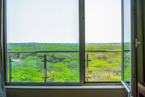 Eternal Oasis Aravali View Suite | Serene 1-Room Retreat With Restaurant, Balcony & Banquet Hall – 1 bedroom villa in Delhi-ncr, Haryana