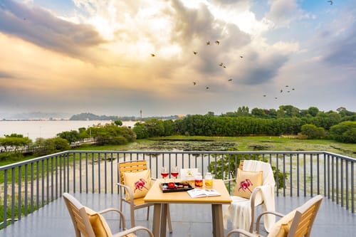Lakemount | 2-BHK Getaway with Private Pool, Open-Air Gazebo & Terrace At Fatehsagar Lake – 2 bedroom villa in Udaipur, Rajasthan