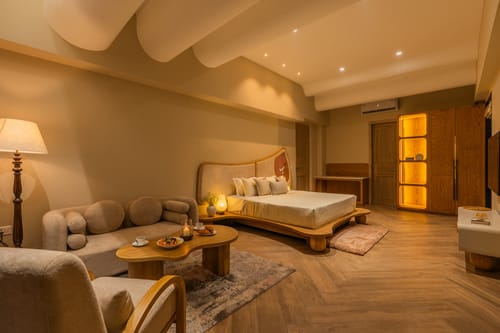 The Kasa w/ Infinity Pool & Home Theatre – 5 bedroom villa in Kasauli, Himachal Pradesh