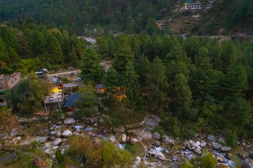 Breezy Banks – 6 bedroom villa in Tirthan Valley, Himachal Pradesh
