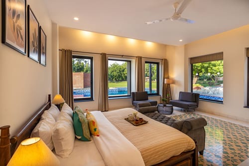 The Brick house w/ Outdoor Pool – 4 bedroom villa in Delhi-ncr, Delhi