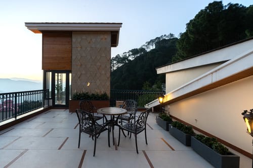 Chestnut Manor W/ Sky Jacuzzi & Steam Room
– 6 bedroom villa in Kasauli, Himachal Pradesh